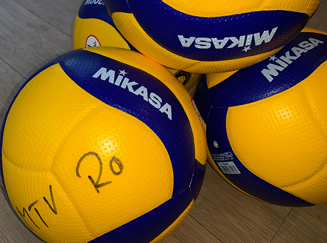 https://www.volleyball-rosenheim.de/wp-content/uploads/2020/03/MTV_Rosenheim_Volleyball_Mikasabaelle.jpg