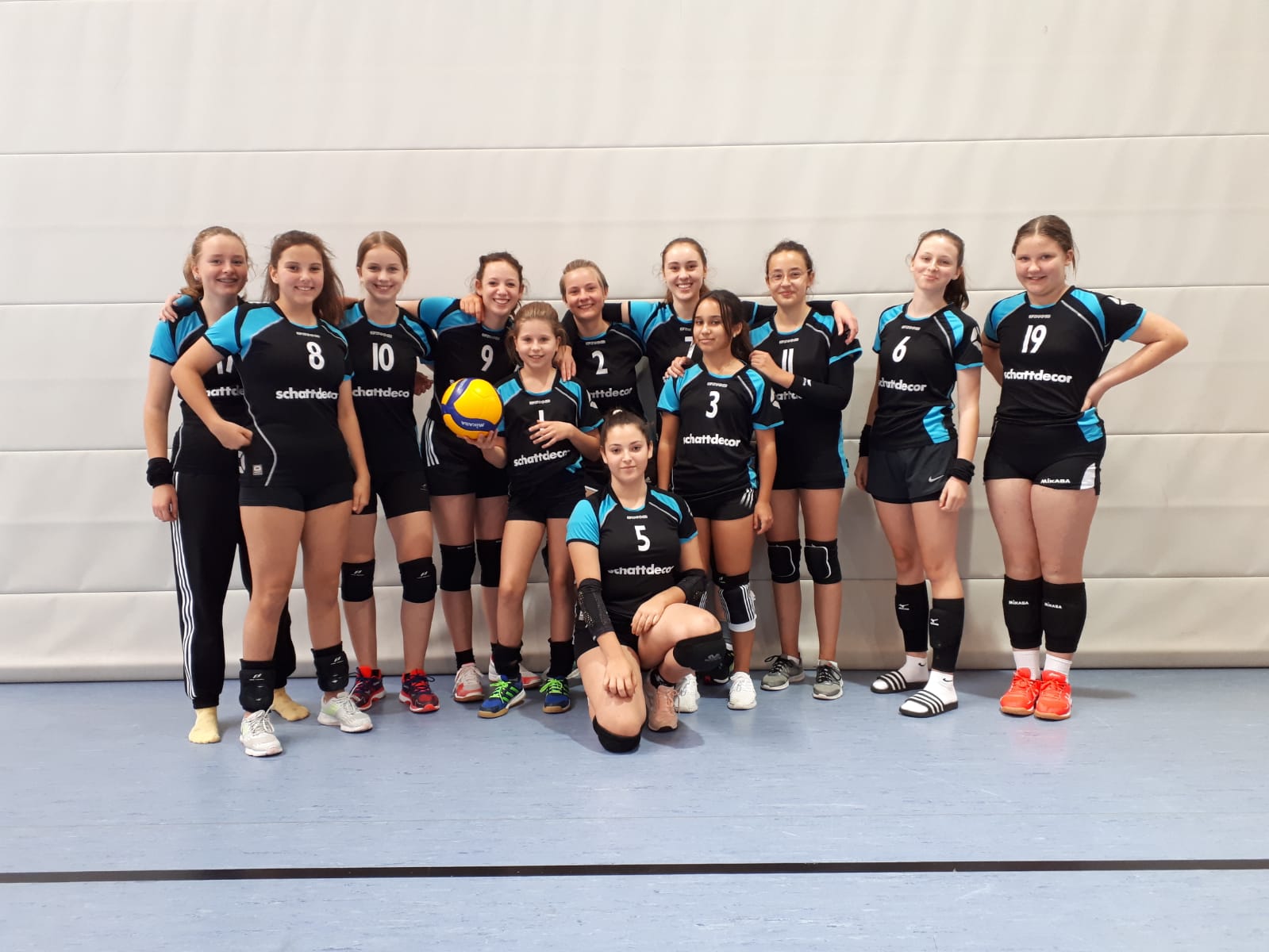 https://www.volleyball-rosenheim.de/wp-content/uploads/2021/10/Volleyball_Rosenheim_U15_weiblich.jpeg