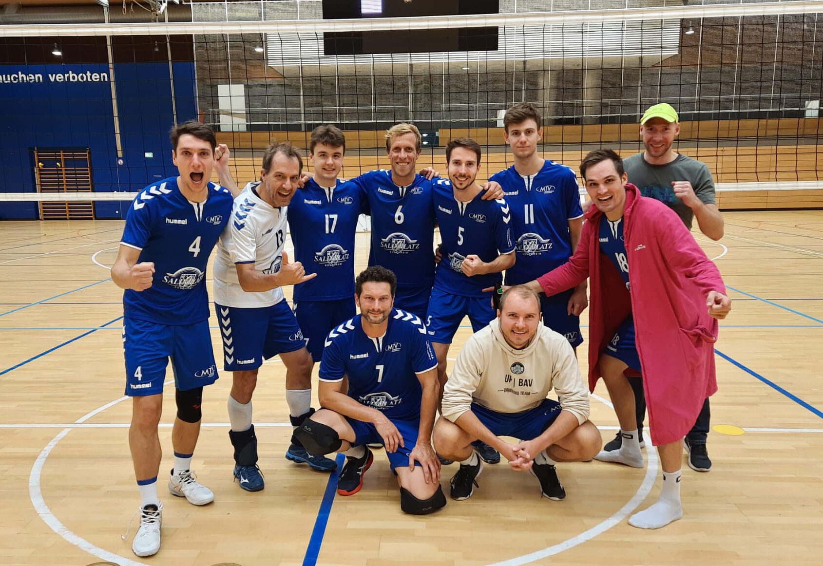 https://www.volleyball-rosenheim.de/wp-content/uploads/2022/09/Volleyball_Rosenheim_Herren_1_Heimspiel_SC_Freising-e1664171934343.jpeg